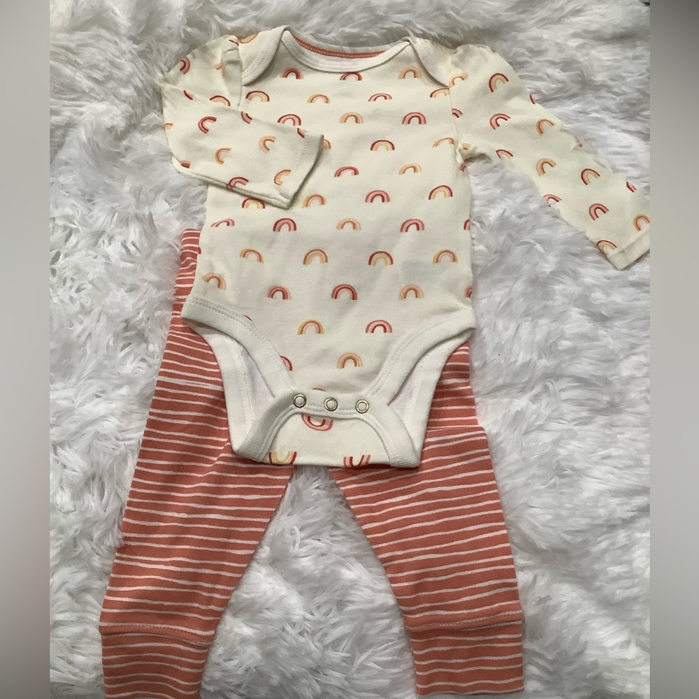 NWOT | Baby Girl’s 0-3 months rainbow onesie and tights/pants set